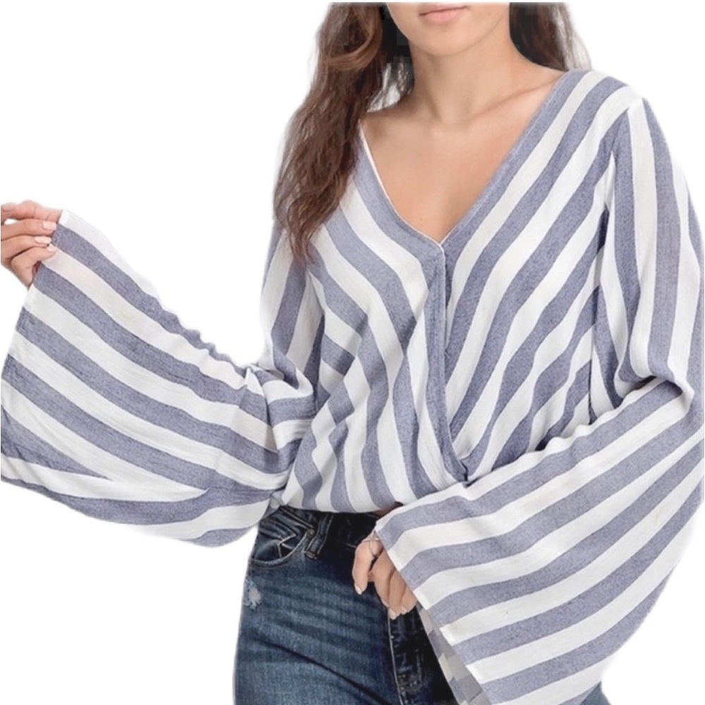 Sadie & Sage Boho Bell Sleeve Blue & White Blouse Size M